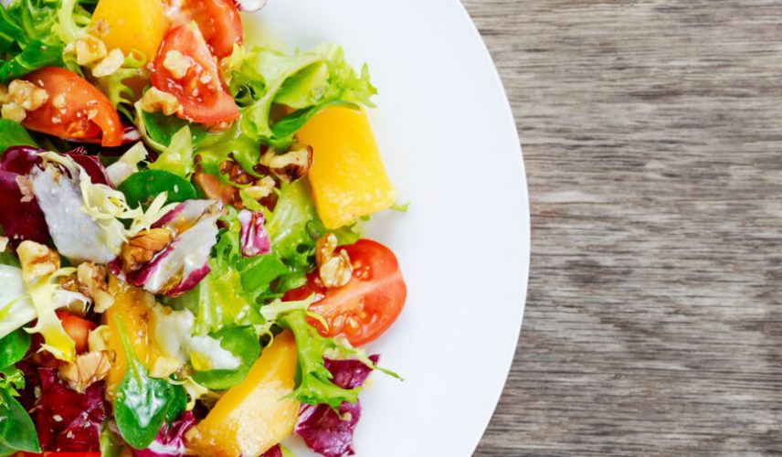 Receta_El_Huertico_Ensalada_Gourmet_Mango_tomate_y_nueces