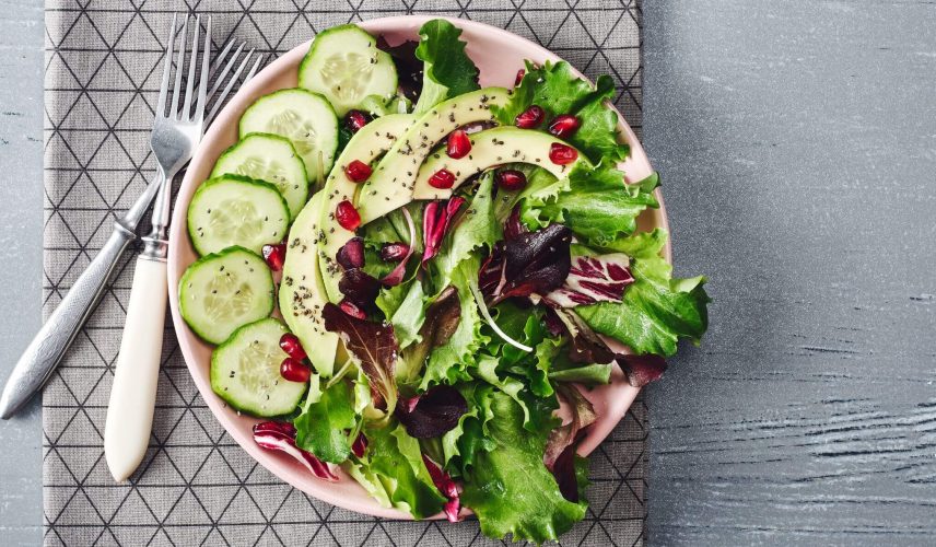 Receta_El_Huertico_Ensalada_Mezclum_pepino_aguacate_granada_chía